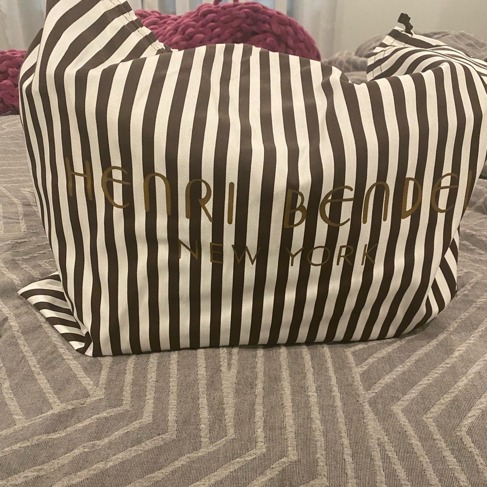🪐Rare Henri Bendel W 57th perforated tote - Picture 3 of 12